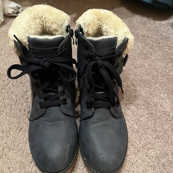 Winter Boots - Picture 1 of 4